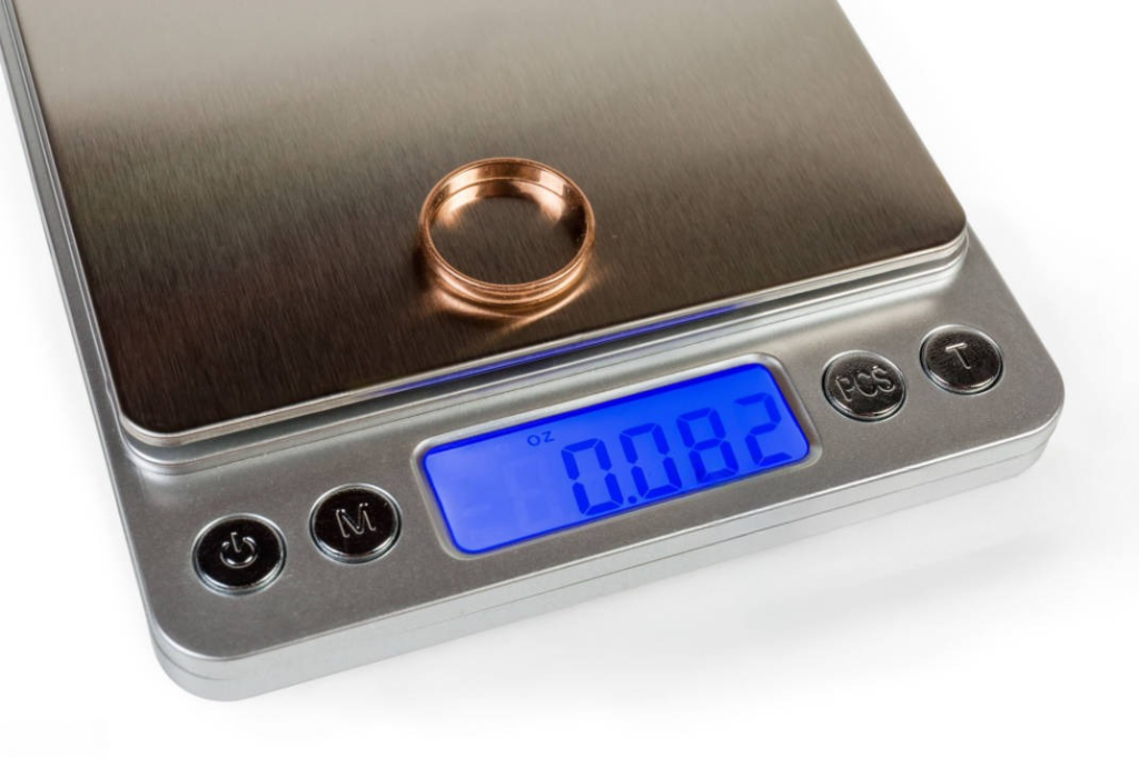 High-resolution balances for weighing jewelry