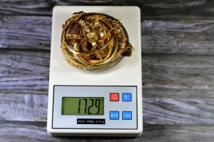Gold scales for weighing gold jewelry